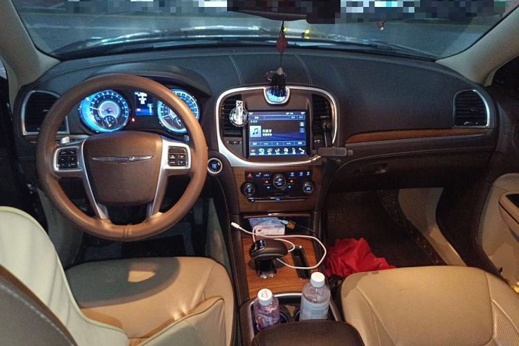 Used Chrysler 300C 2013 3.6L Premium Edition Center Console