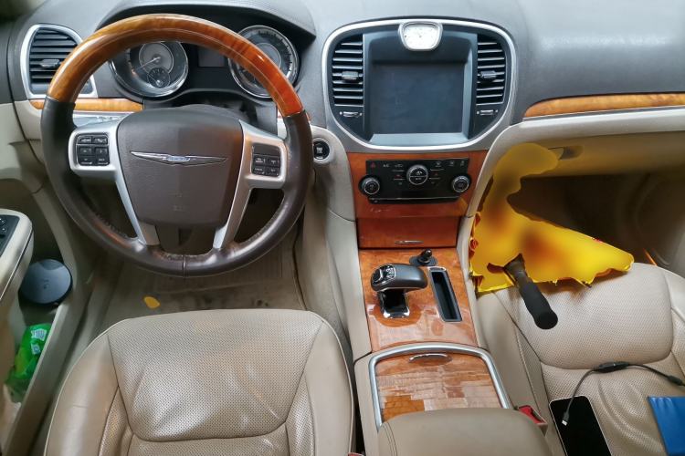 Used Chrysler 300C 2013 3.6L Luxury Edition Center Console
