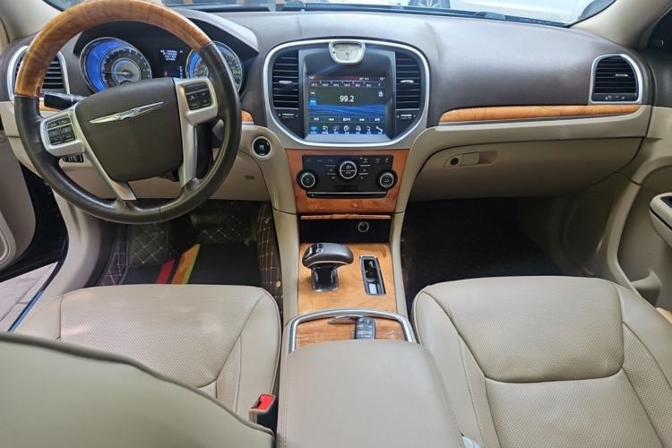 Used Chrysler 300C 2013 3.6L Luxury Edition Center Console