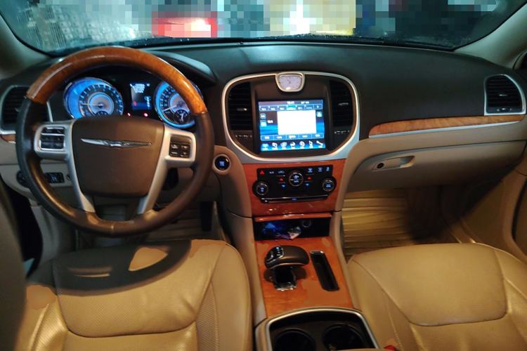 Used Chrysler 300C 2013 3.6L Luxury Edition Center Console