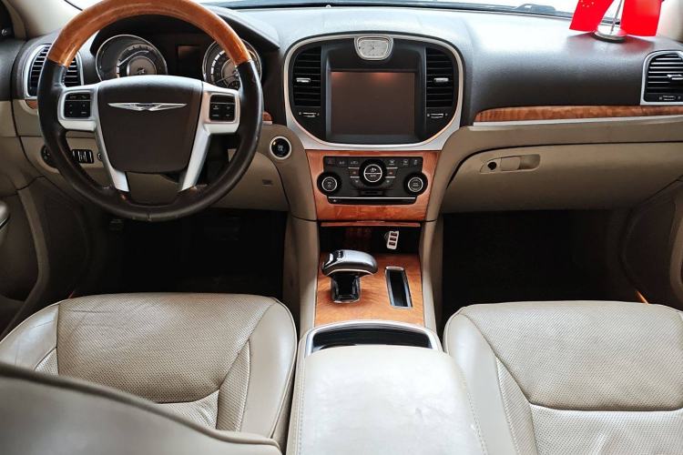 Used Chrysler 300C 2013 3.6L Luxury Edition Center Console