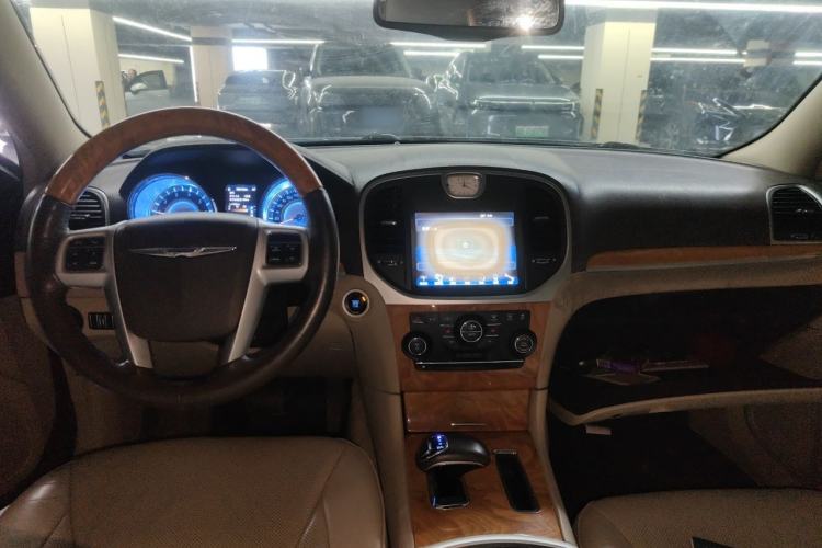 Used Chrysler 300C 2013 3.6L Luxury Edition Center Console