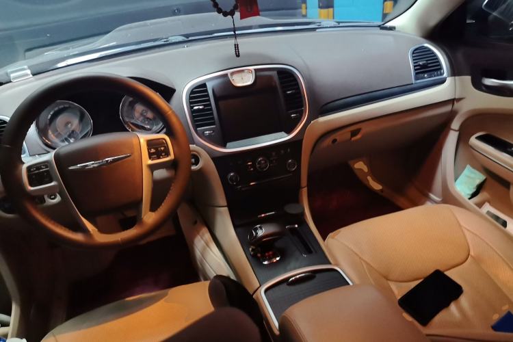 Used Chrysler 300C 2013 3.6L Luxury Edition Center Console