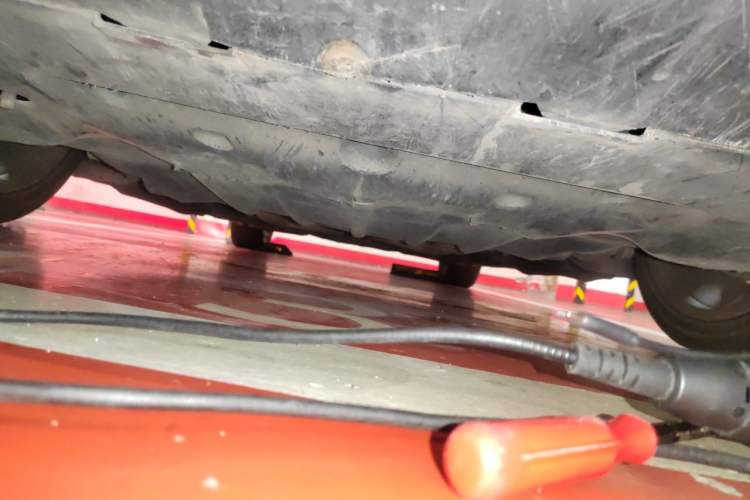 Used Chrysler 300C 2013 3.6L Luxury Edition Chassis Front