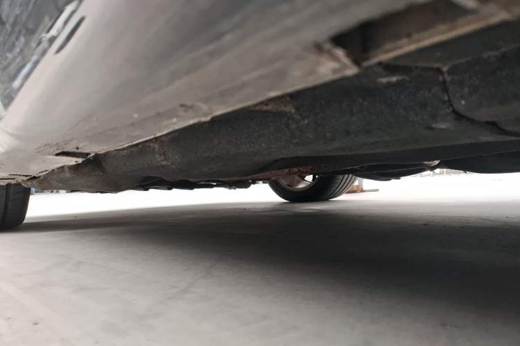 Used Chrysler 300C 2013 3.6L Luxury Edition Chassis Front Left