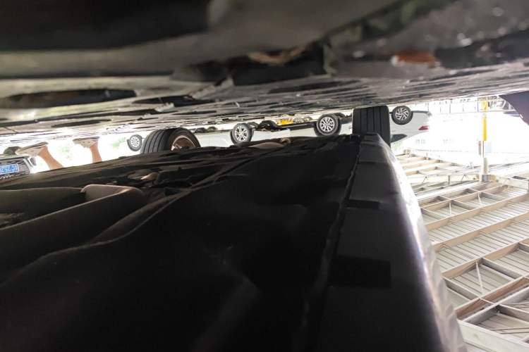 Used Chrysler 300C 2013 3.6L Luxury Edition Chassis Front Right