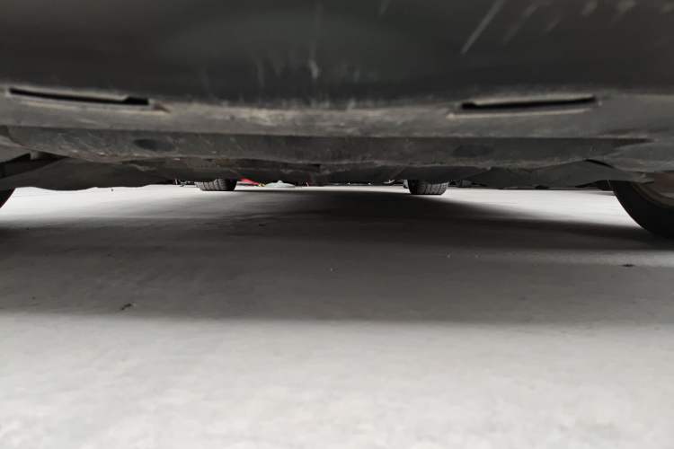 Used Chrysler 300C 2013 3.6L Luxury Edition Chassis Front