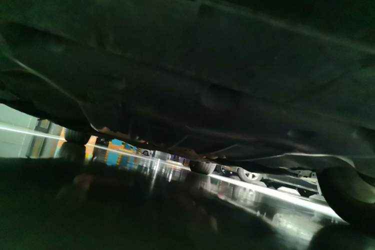 Used Chrysler 300C 2013 3.6L Luxury Edition Chassis Front