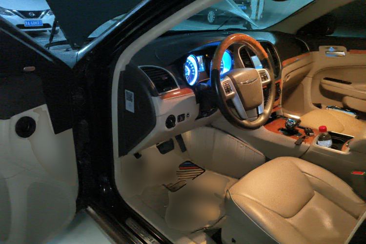 Used Chrysler 300C 2013 3.6L Luxury Edition Driver Seat