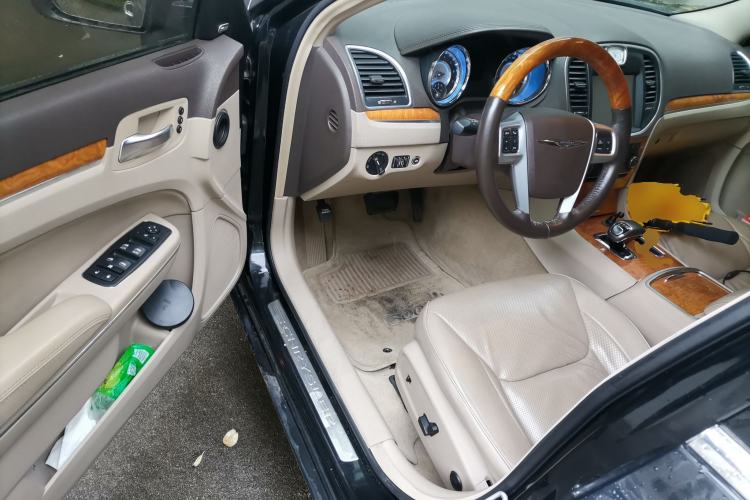 Used Chrysler 300C 2013 3.6L Luxury Edition Driver Seat