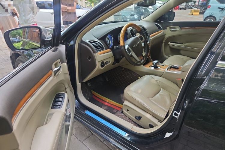 Used Chrysler 300C 2013 3.6L Luxury Edition Driver Seat