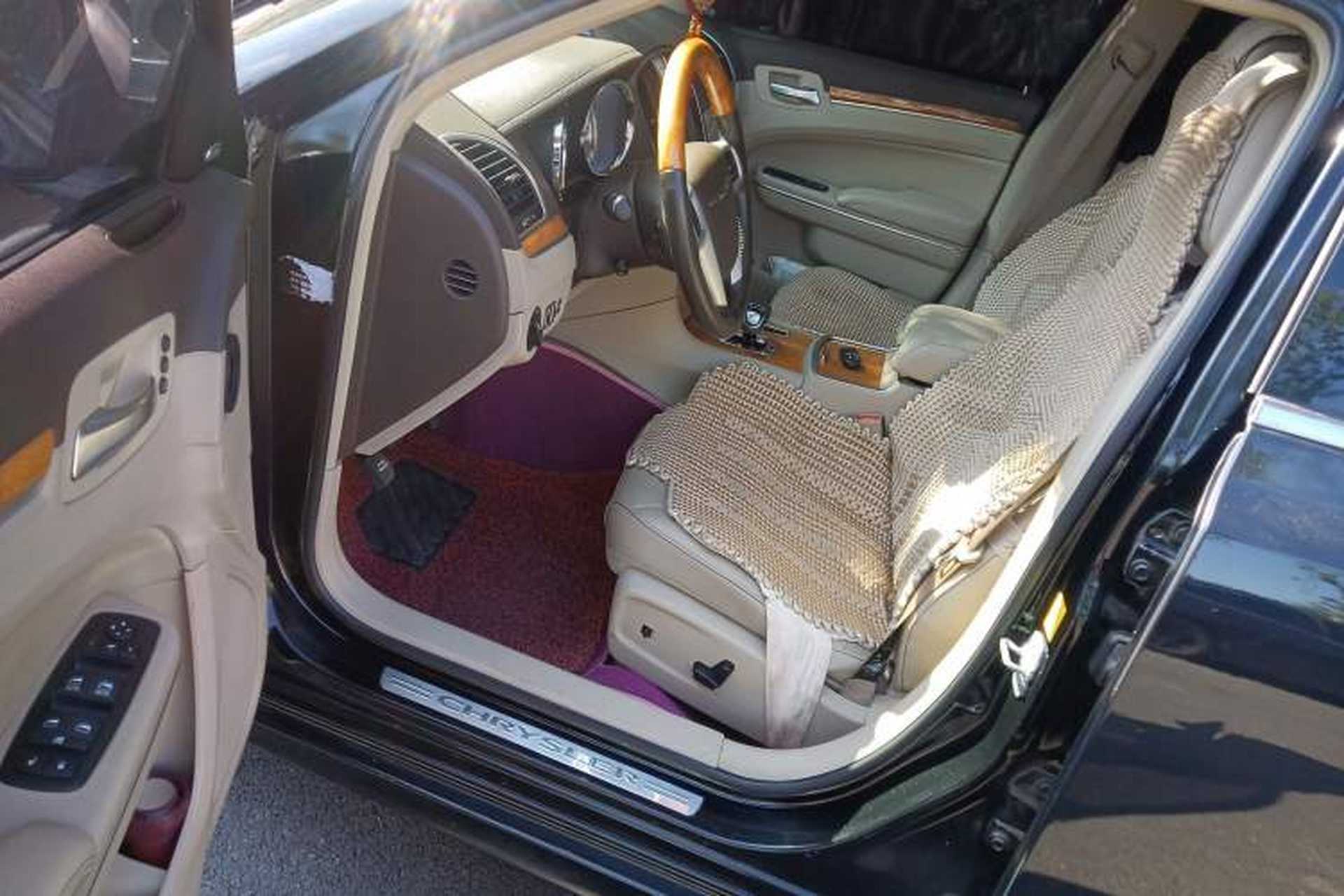 Used Chrysler 300C 2013 3.6L Luxury Edition Driver Seat