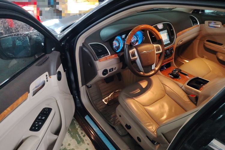 Used Chrysler 300C 2013 3.6L Luxury Edition Driver Seat