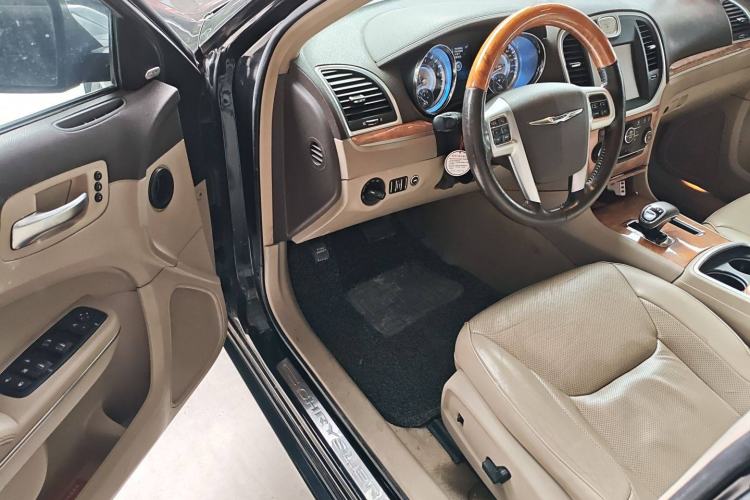 Used Chrysler 300C 2013 3.6L Luxury Edition Driver Seat