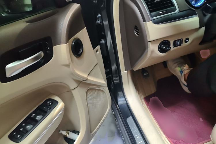 Used Chrysler 300C 2013 3.6L Luxury Edition Driver Seat