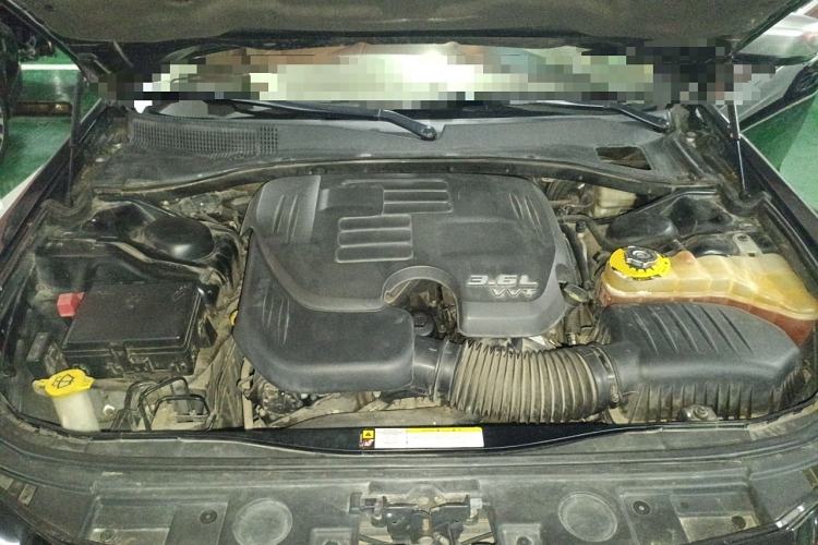 Used Chrysler 300C 2013 3.6L Premium Edition Engine Bay