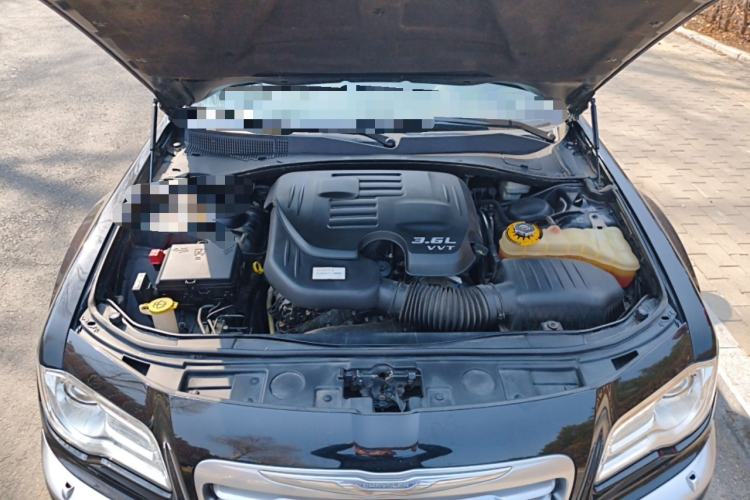 Used Chrysler 300C 2013 3.6L Premium Edition Engine Bay