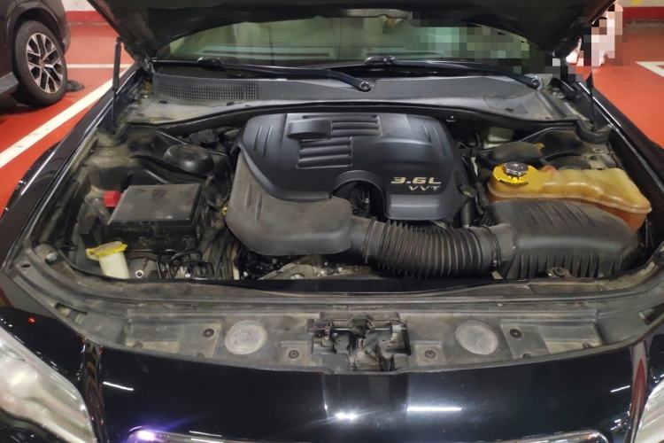 Used Chrysler 300C 2013 3.6L Luxury Edition Engine Bay