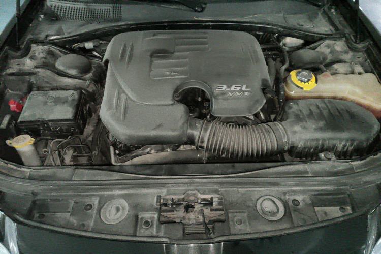 Used Chrysler 300C 2013 3.6L Luxury Edition Engine Bay