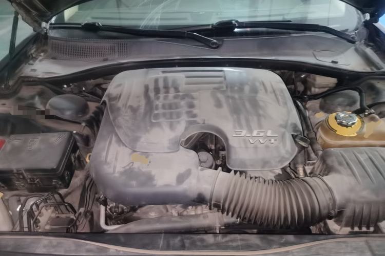 Used Chrysler 300C 2013 3.6L Premium Edition Engine Bay