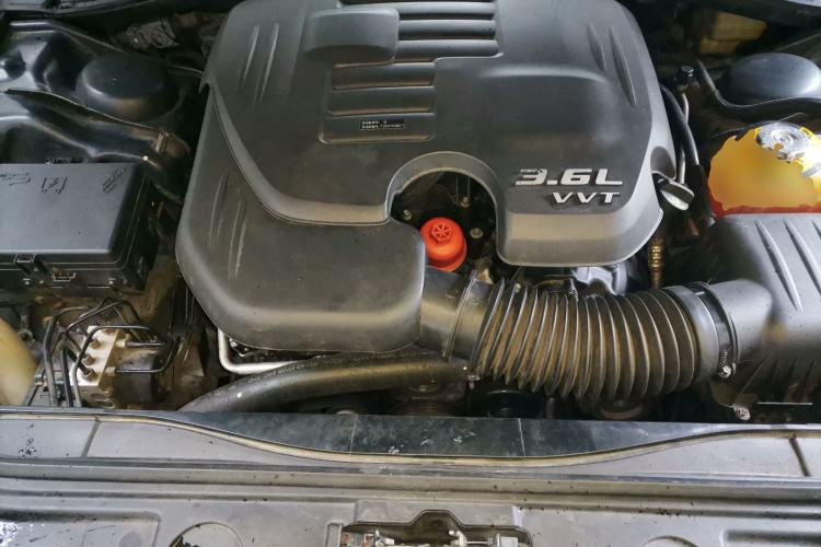 Used Chrysler 300C 2013 3.6L Luxury Edition Engine Bay