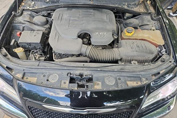Used Chrysler 300C 2013 3.6L Luxury Edition Engine Bay
