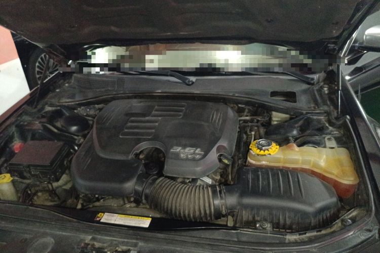 Used Chrysler 300C 2013 3.6L Premium Edition Engine Bay Left