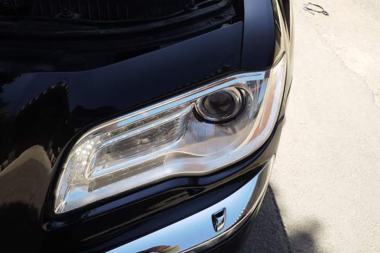 Used Chrysler 300C 2013 3.6L Luxury Edition Engine Bay Left