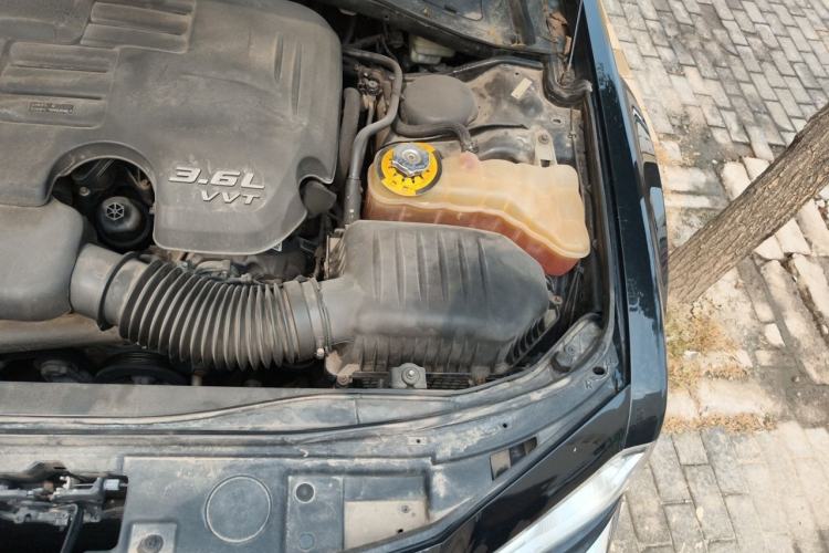 Used Chrysler 300C 2013 3.6L Luxury Edition Engine Bay Left