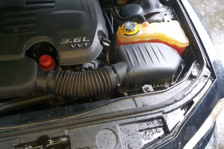 Used Chrysler 300C 2013 3.6L Luxury Edition Engine Bay Left