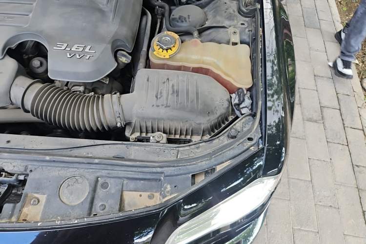 Used Chrysler 300C 2013 3.6L Luxury Edition Engine Bay Left