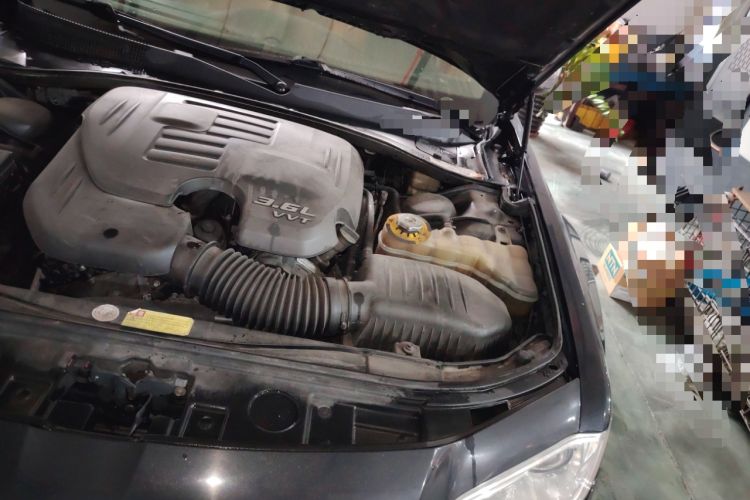 Used Chrysler 300C 2013 3.6L Luxury Edition Engine Bay Left