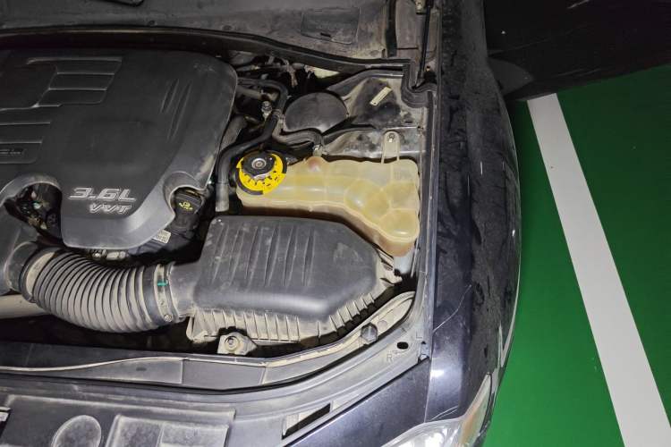 Used Chrysler 300C 2013 3.6L Luxury Edition Engine Bay Left