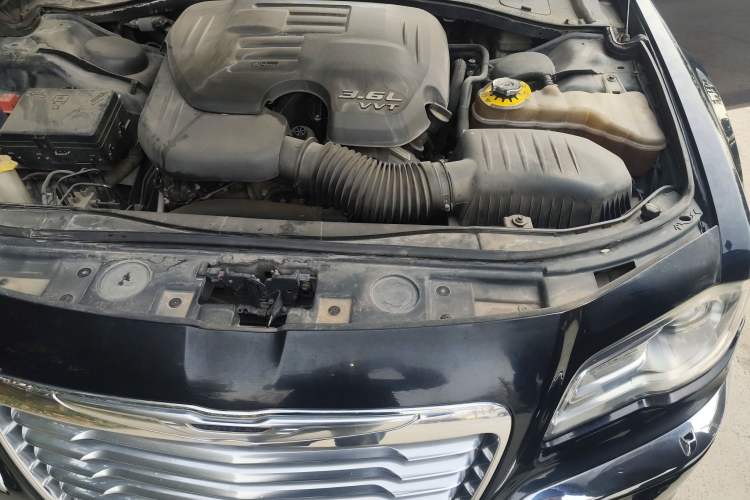 Used Chrysler 300C 2013 3.6L Luxury Edition Engine Bay Left