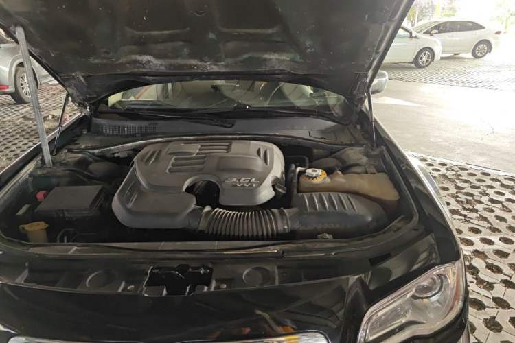 Used Chrysler 300C 2013 3.6L Luxury Edition Engine Bay Left