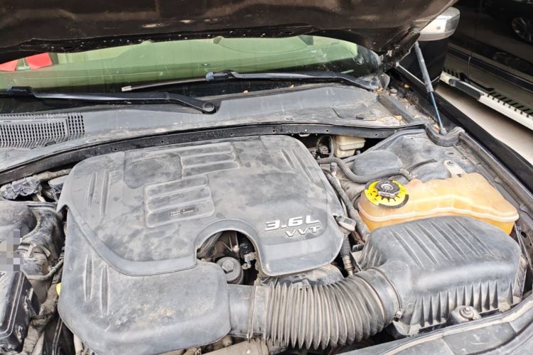 Used Chrysler 300C 2013 3.6L Luxury Edition Engine Bay Left