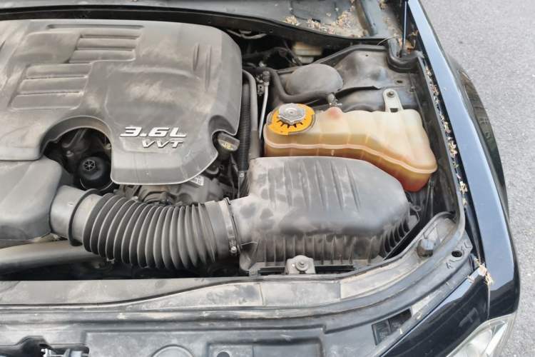 Used Chrysler 300C 2013 3.6L Premium Edition Engine Bay Left