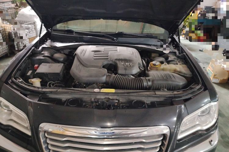 Used Chrysler 300C 2013 3.6L Luxury Edition Engine Bay