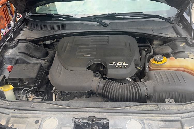 Used Chrysler 300C 2013 3.6L Luxury Edition Engine Bay