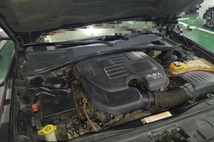 Used Chrysler 300C 2013 3.6L Premium Edition Engine Bay Right