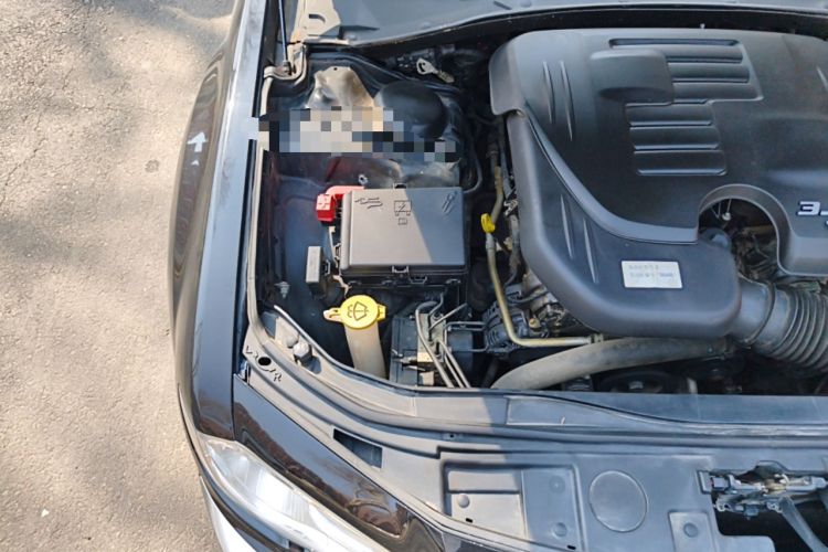 Used Chrysler 300C 2013 3.6L Premium Edition Engine Bay Right
