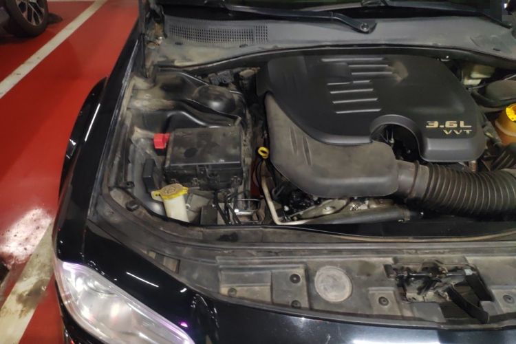 Used Chrysler 300C 2013 3.6L Luxury Edition Engine Bay Right
