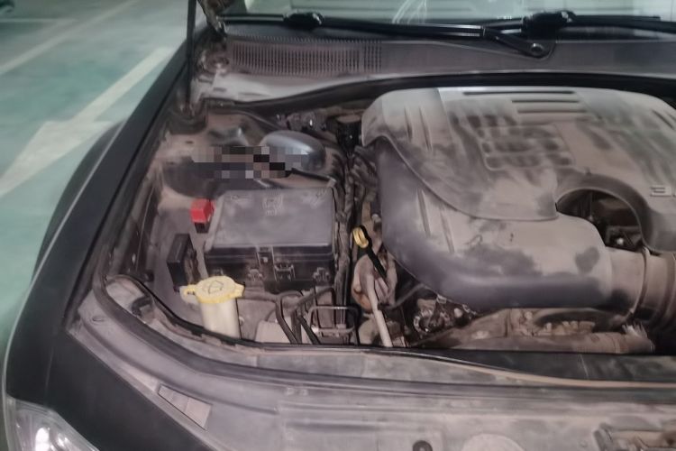 Used Chrysler 300C 2013 3.6L Premium Edition Engine Bay Right