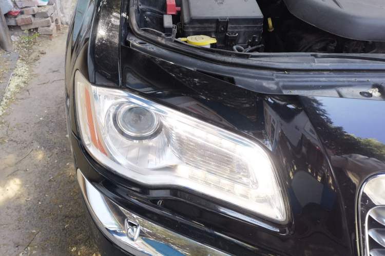 Used Chrysler 300C 2013 3.6L Luxury Edition Engine Bay Right