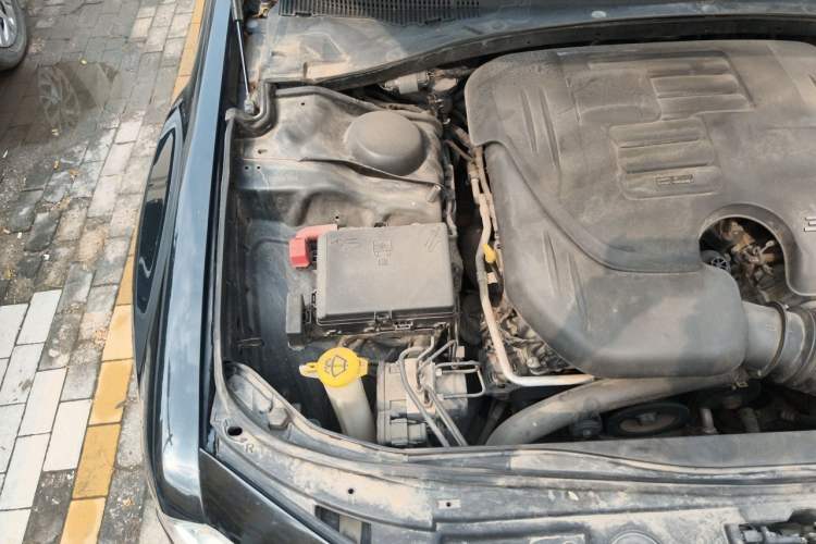 Used Chrysler 300C 2013 3.6L Luxury Edition Engine Bay Right