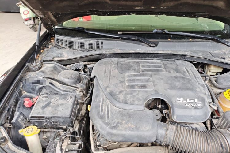 Used Chrysler 300C 2013 3.6L Luxury Edition Engine Bay Right