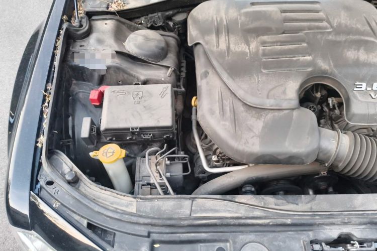 Used Chrysler 300C 2013 3.6L Premium Edition Engine Bay Right