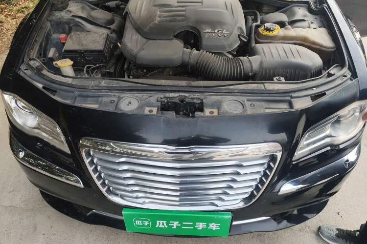 Used Chrysler 300C 2013 3.6L Luxury Edition Engine Bay