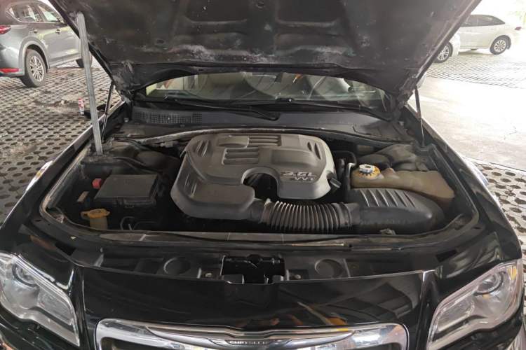 Used Chrysler 300C 2013 3.6L Luxury Edition Engine Bay