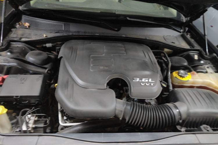 Used Chrysler 300C 2013 3.6L Luxury Edition Engine Bay